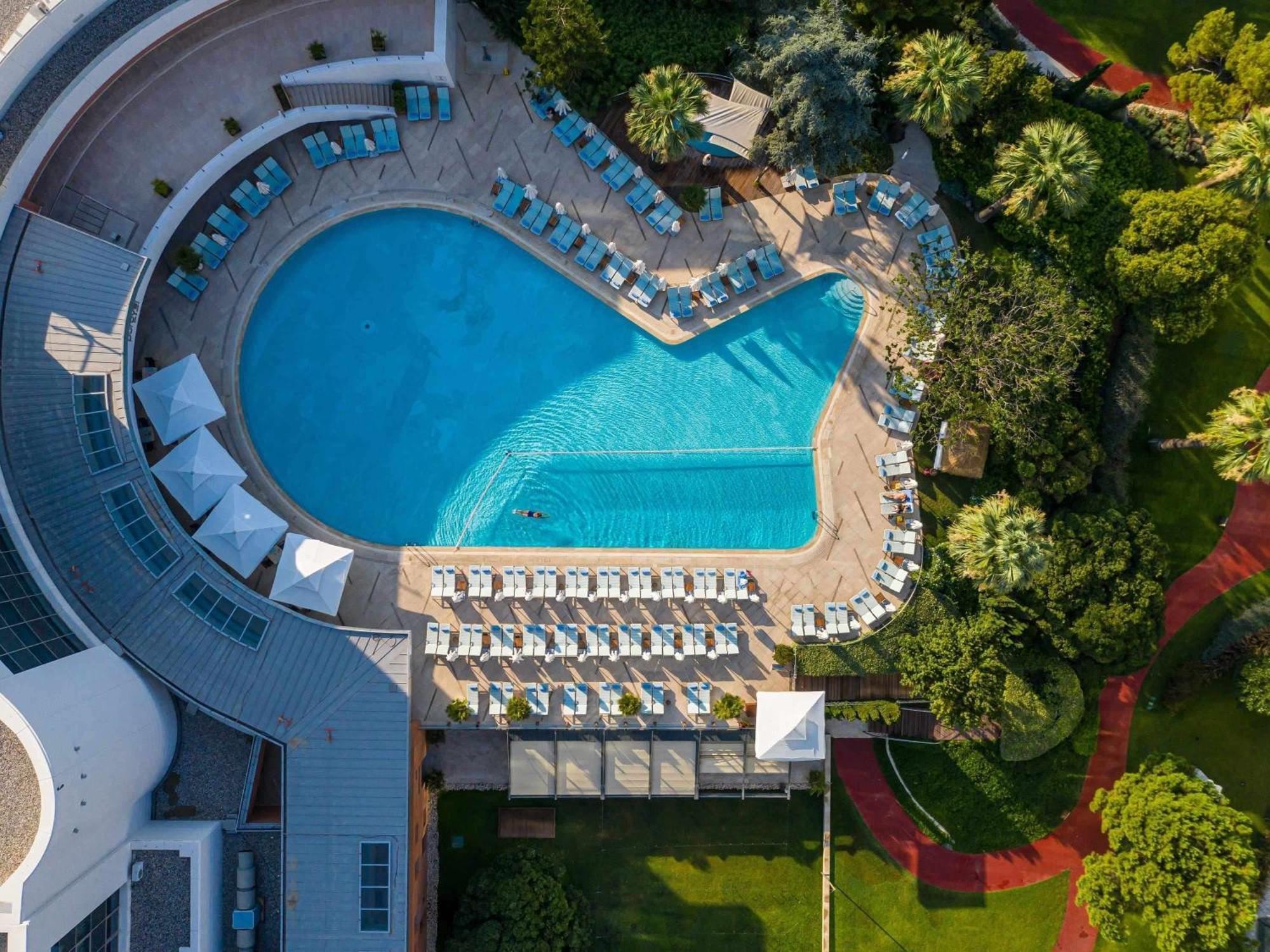 艾妃瑞士大酒店 伊兹密尔 外观 照片 Aerial view of the hotel